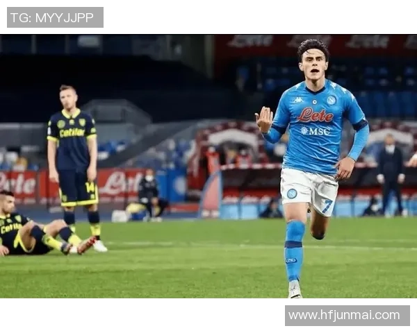 意甲激战：那不勒斯小胜里昂红牌事件引发全场热议